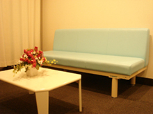 張鍼灸院の待合室2